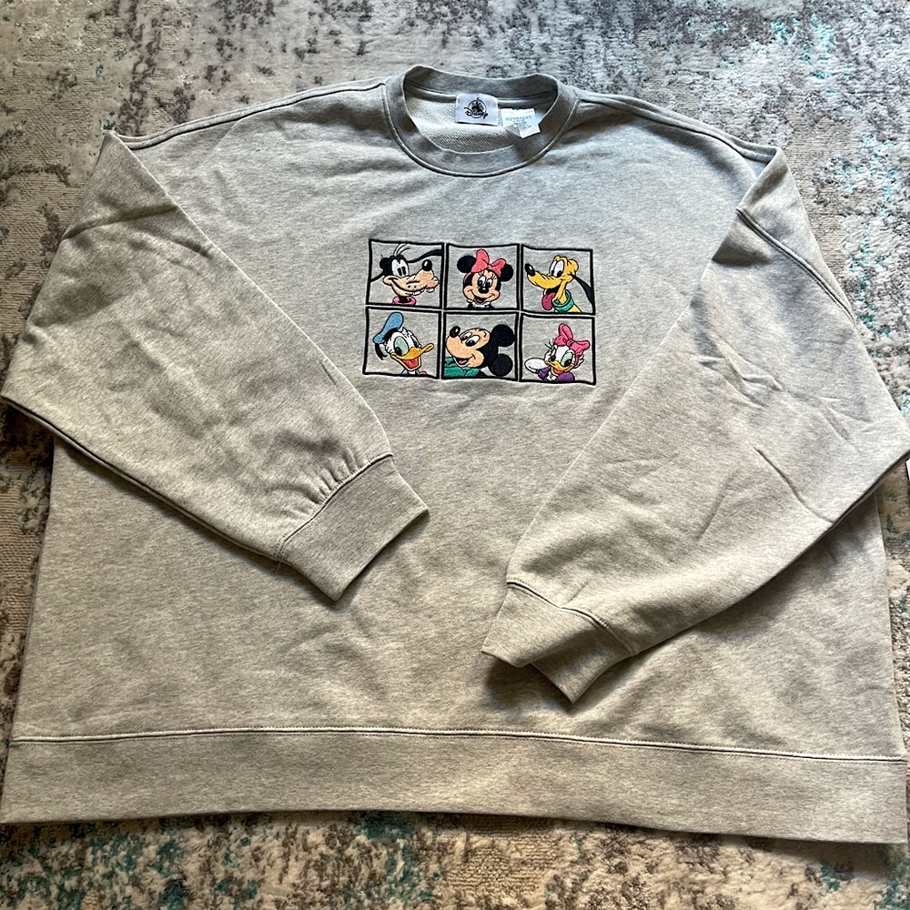 Mickey & Friends Disney Embroidered Crewneck 🏰